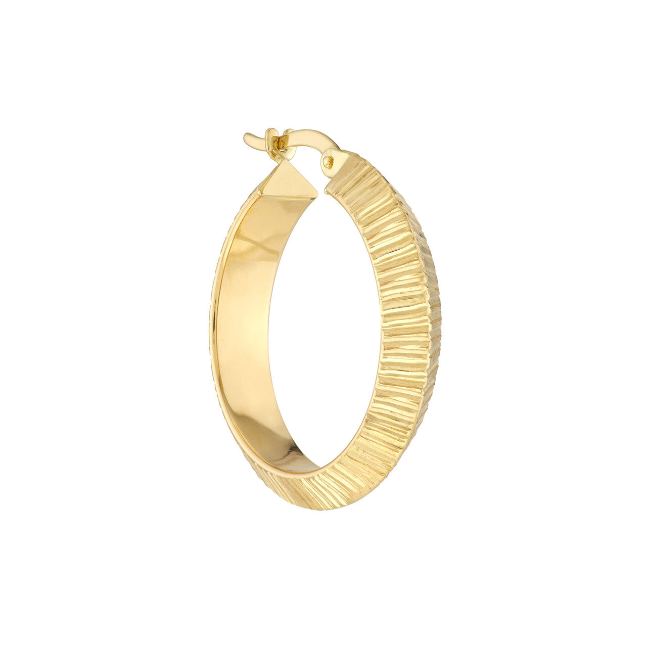 20x4mm D/C knife edge round hoops in a simple design, featuring a polished finish and elegant shape.