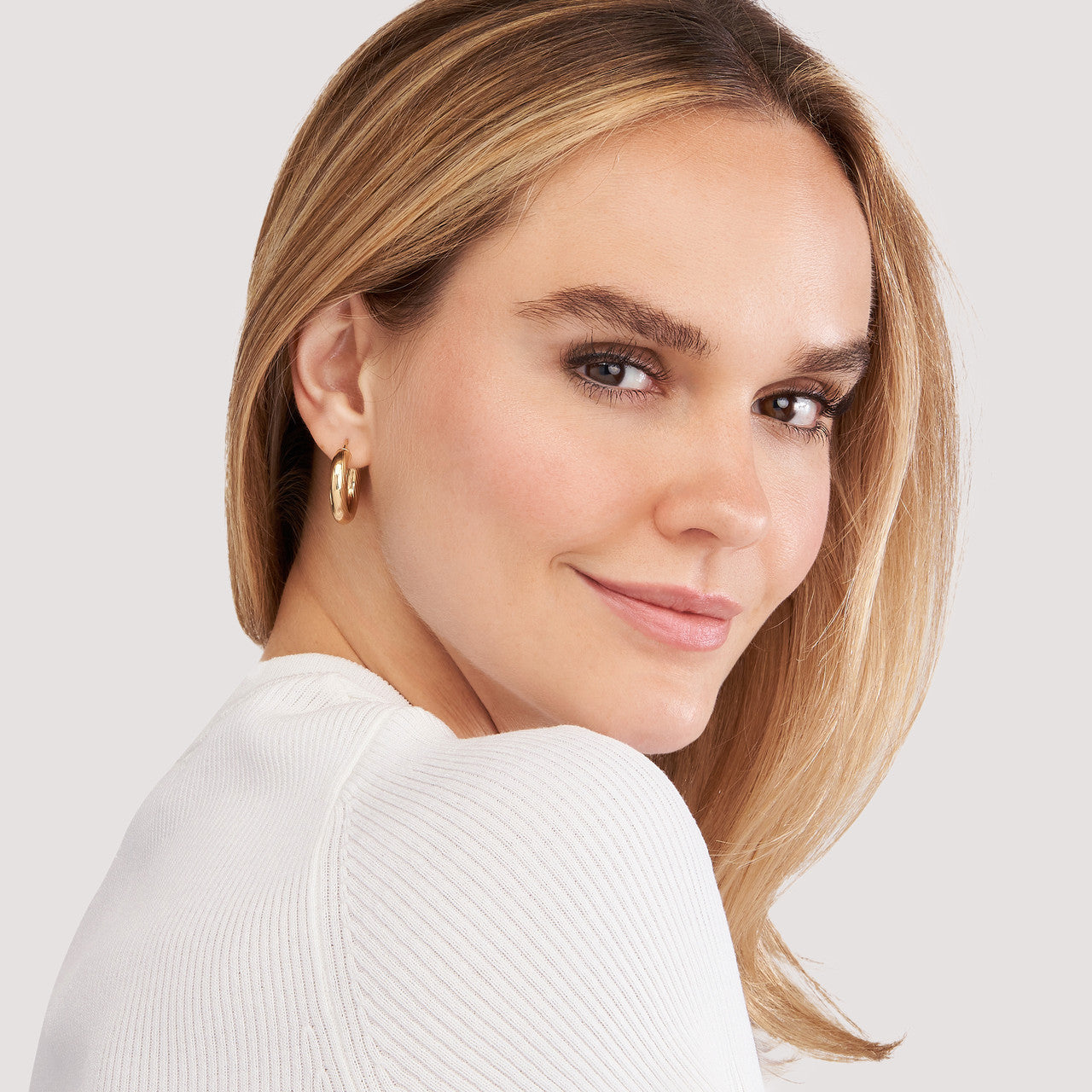 Soft Lined Design Round Hoop Earrings - VIA Jewelers